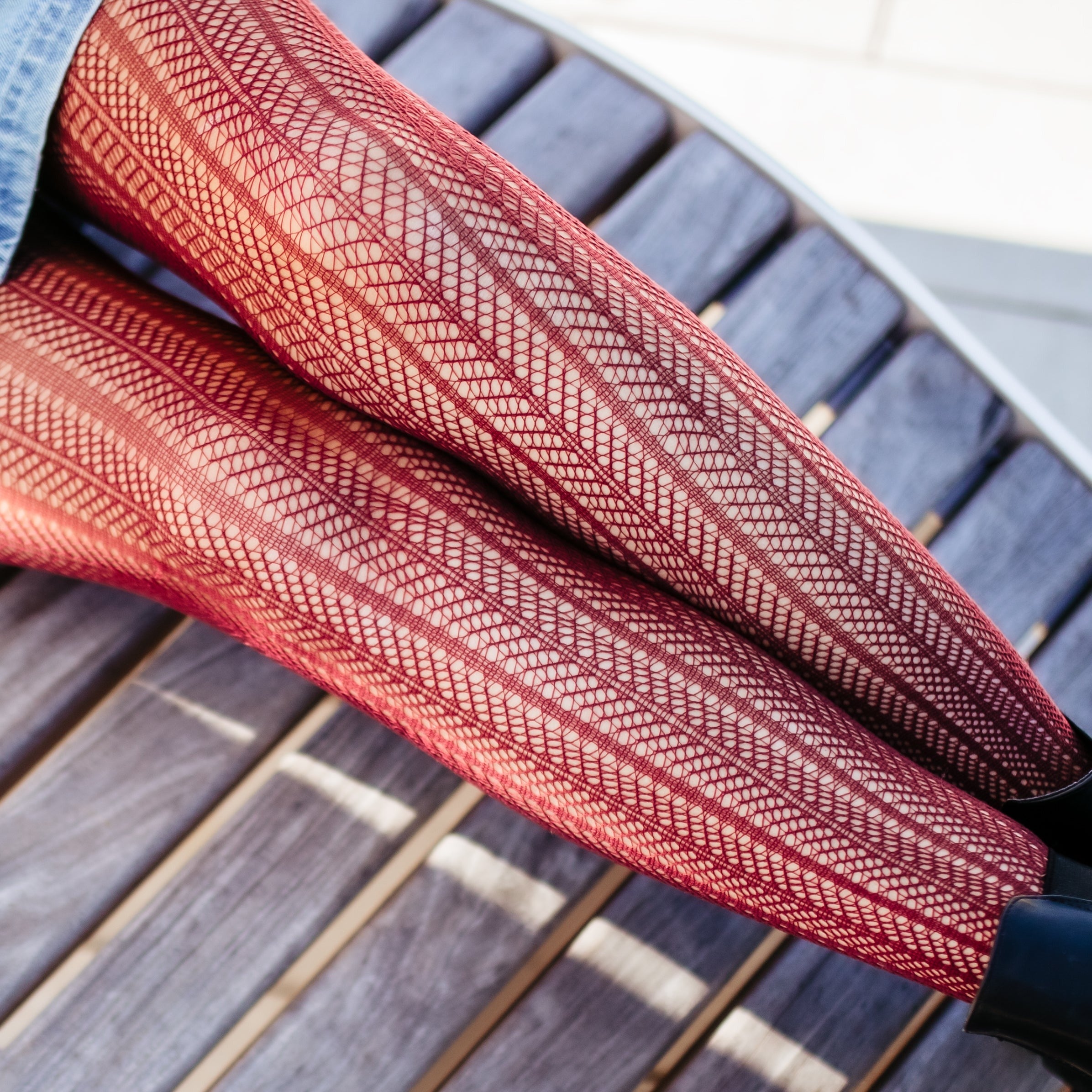Olga burgundy recycled polyamide herringbone pattern fishnet tights